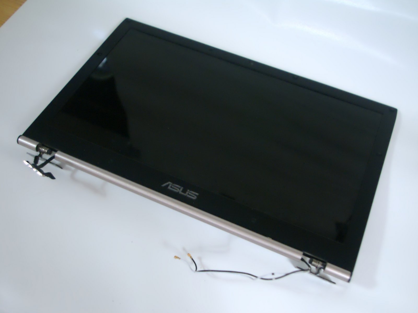 Thay màn hình laptop chính hãng - uy tín, lấy ngay